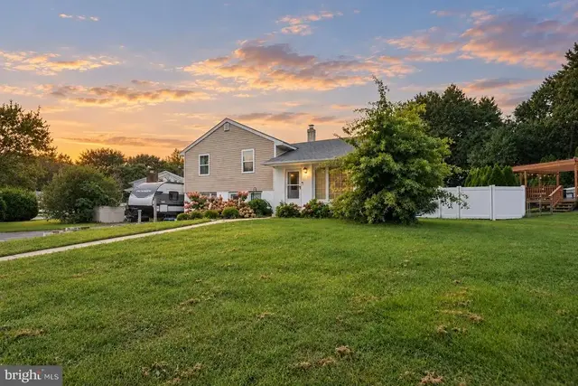 2232 E Helms Mnr, Upper Chichester