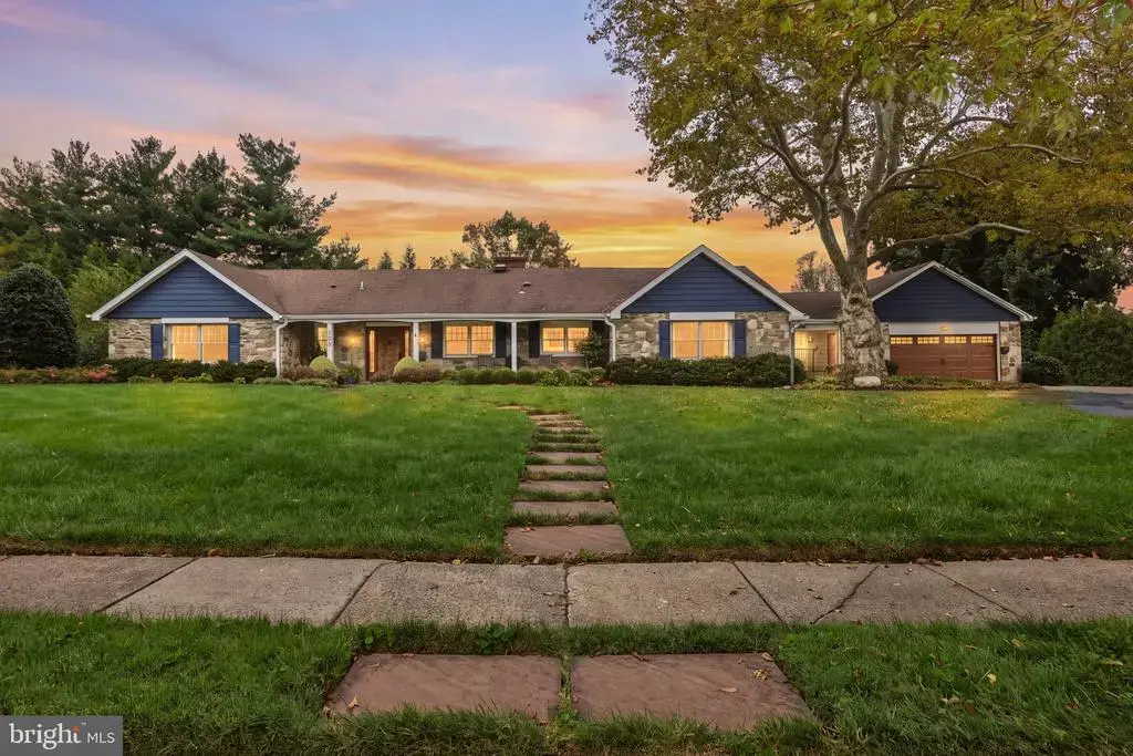 205 Hickory Ln, MOORESTOWN