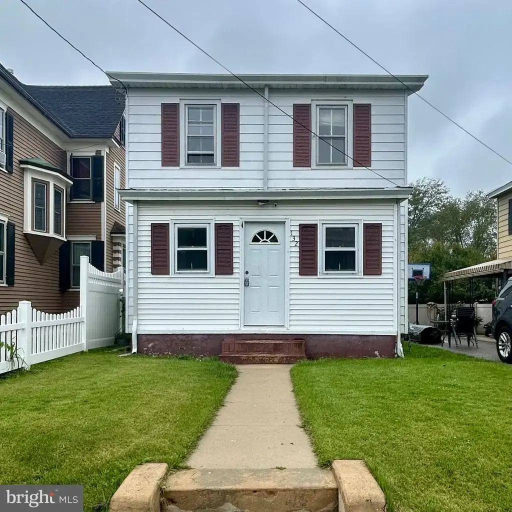 132 S Main St, ELMER