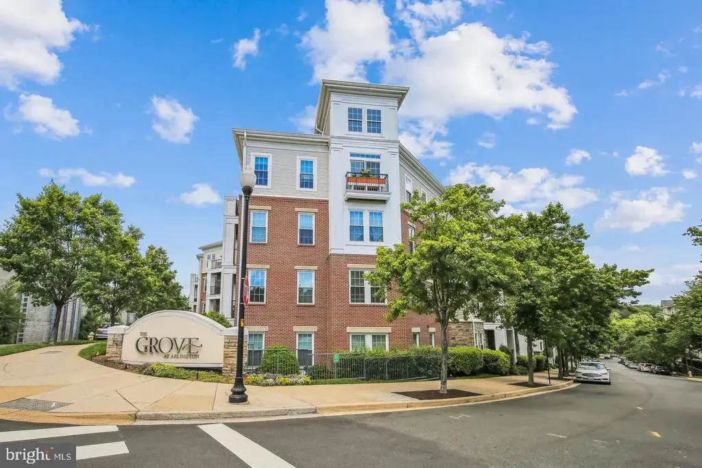 2465 Army Navy Dr #104, ARLINGTON