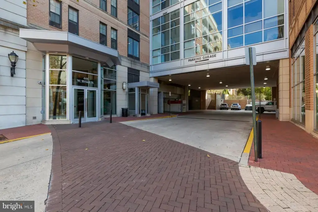 444 W Broad St #701, FALLS CHURCH