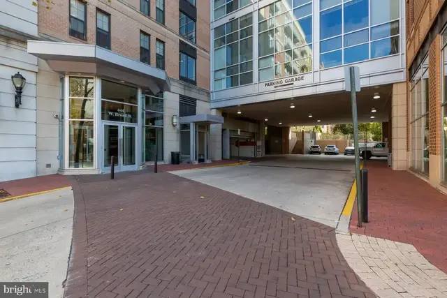 444 W Broad St #701, Falls Church