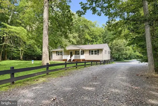 12850 Janschek Dr, Waldorf