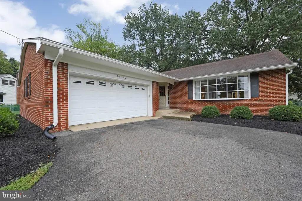 43 Edgewood Dr, CHERRY HILL