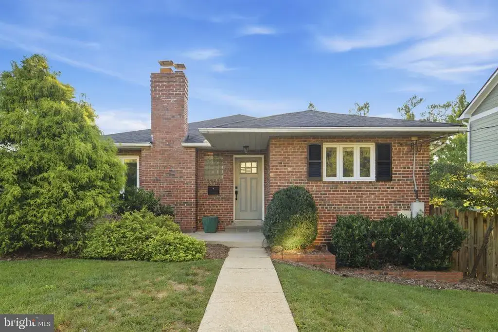3376 N Buchanan St, ARLINGTON