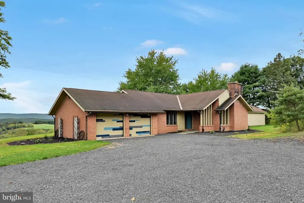 423 Hickory Dr, AUBURN