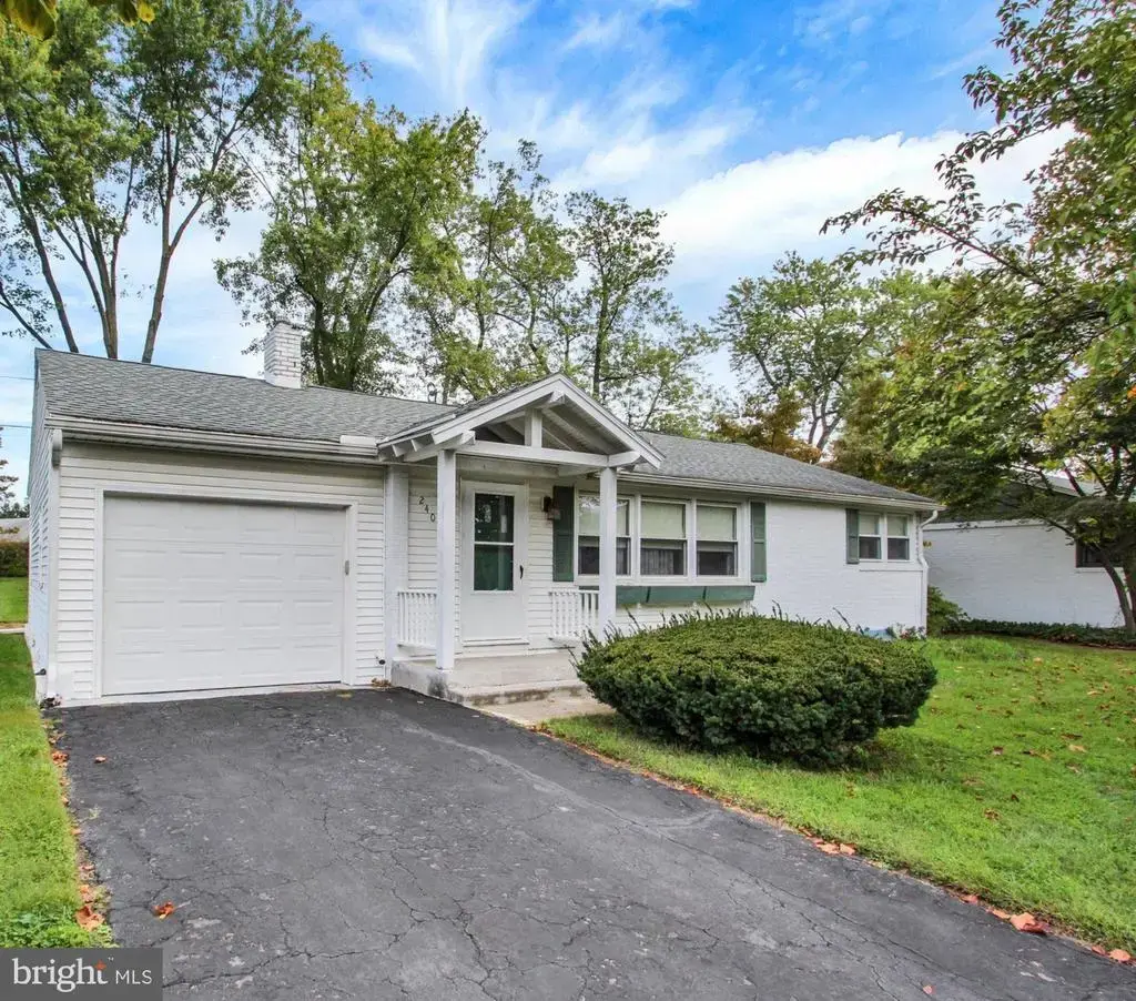 2409 Cambridge Rd, YORK