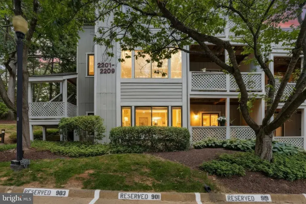 2205 Hunters Run Dr, RESTON