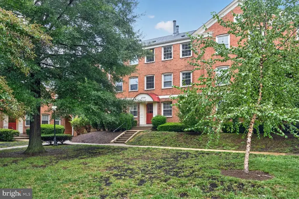2709 Arlington Blvd #302, ARLINGTON