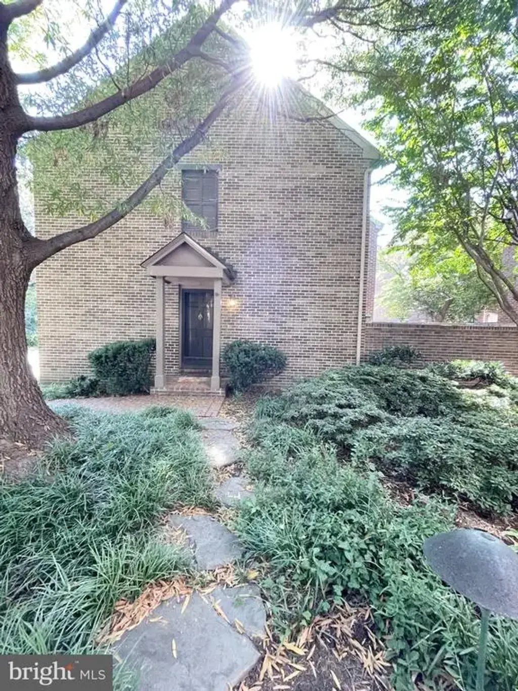1208 W Abingdon Dr, ALEXANDRIA