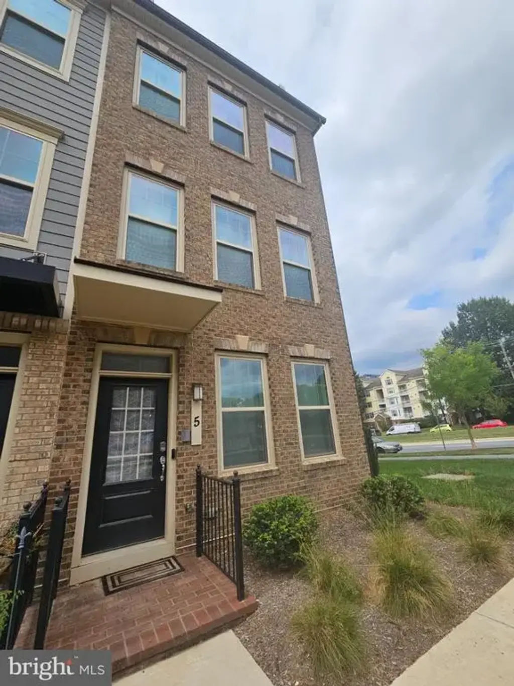 5 Morrison Dr, GAITHERSBURG