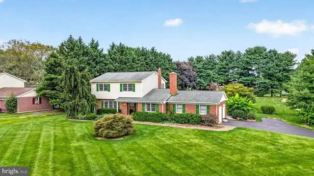 320 Great Oak Dr, Middletown