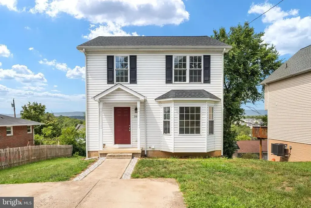 395 Stonewall St, STRASBURG