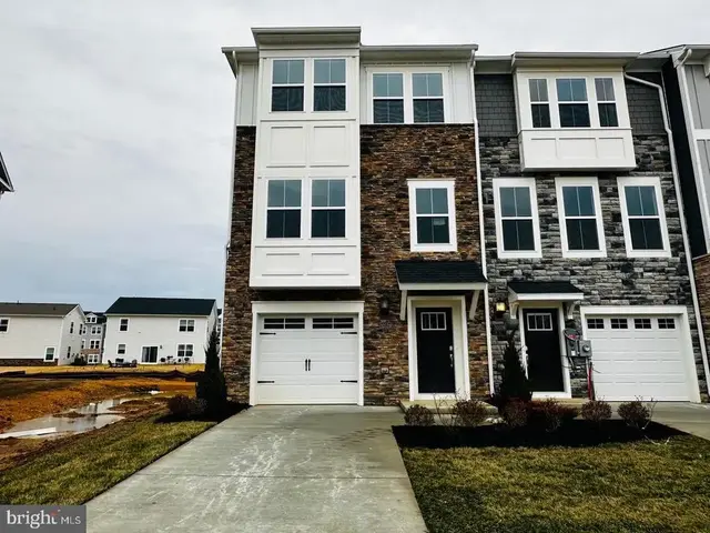 10502 Cobbler Pl, White Plains