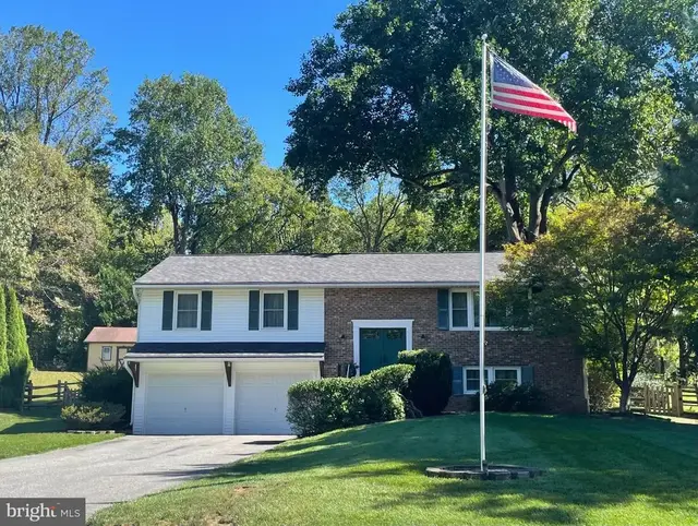 6419 Hickory Ln, Sykesville