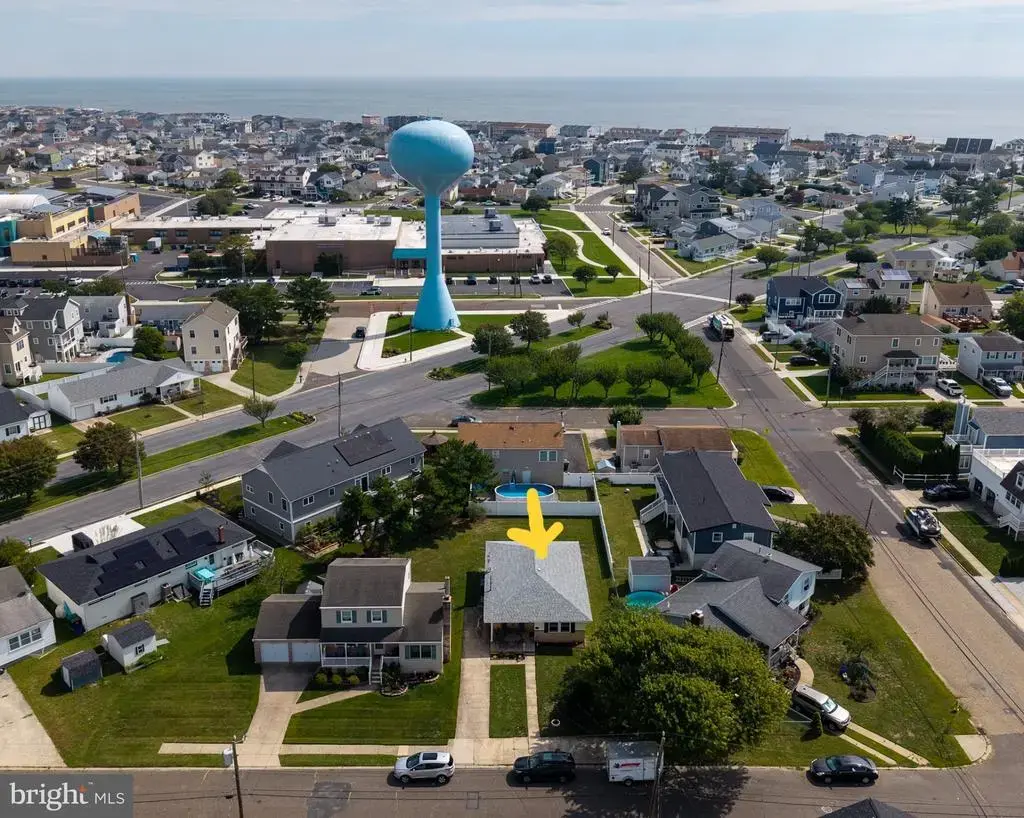 3 Girard Pl, BRIGANTINE