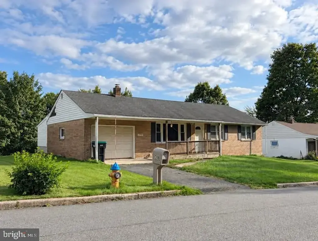 308 Blackwood Dr, READING