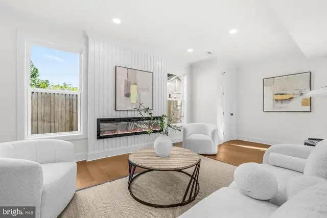 11110 Valley View Ave, Kensington