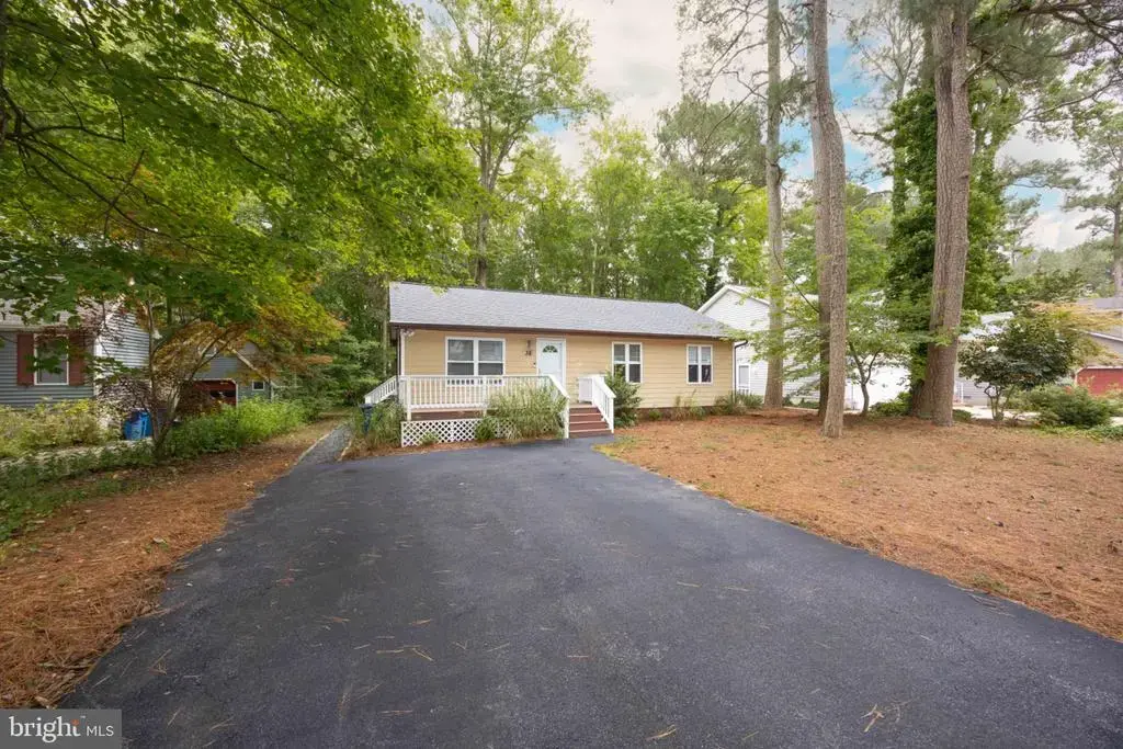 38 Fairway Ln, BERLIN