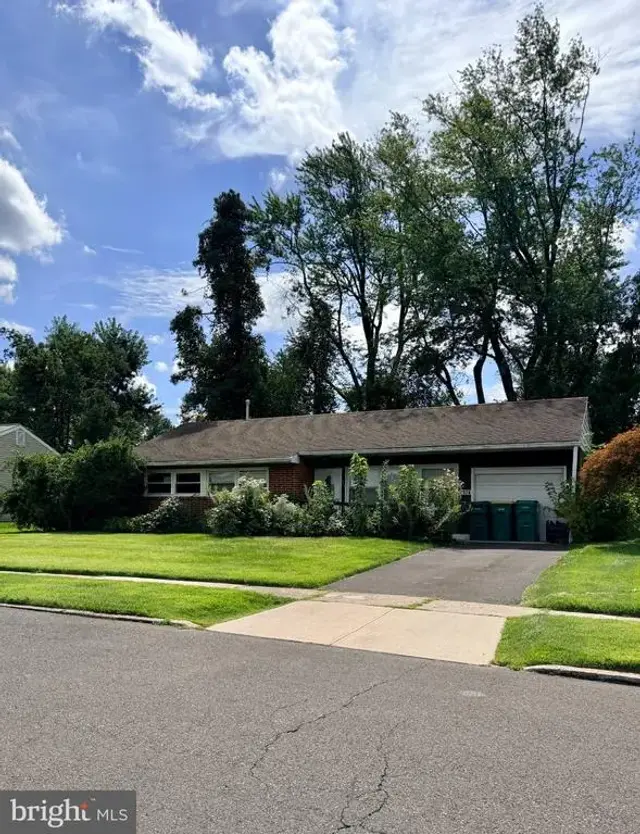 4374 Concord Dr, Feasterville Trevose