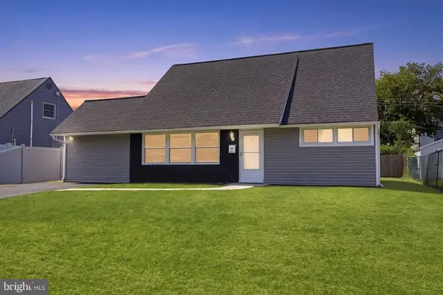 47 Mintleaf Rd, Levittown