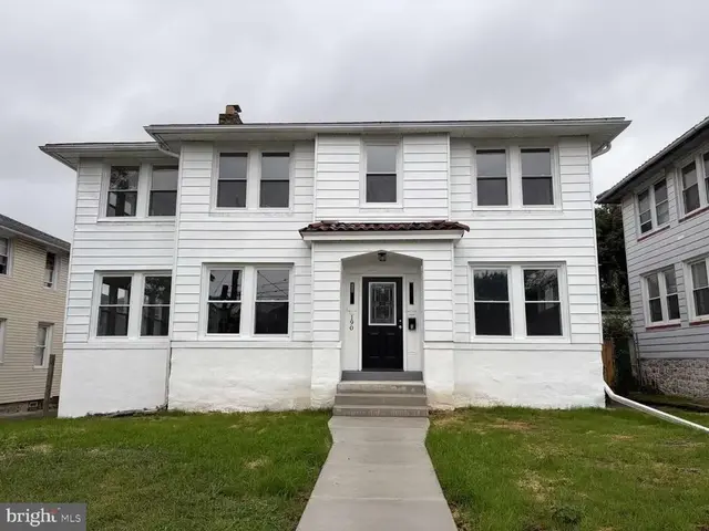 190 E Plumstead Ave, Lansdowne