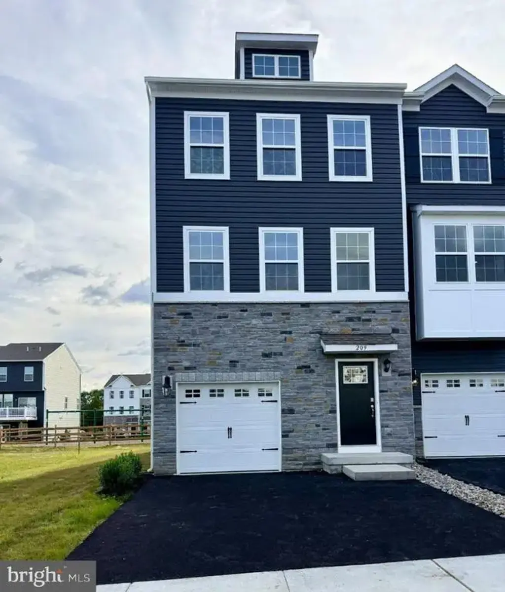 209 Independence Ct, SELLERSVILLE