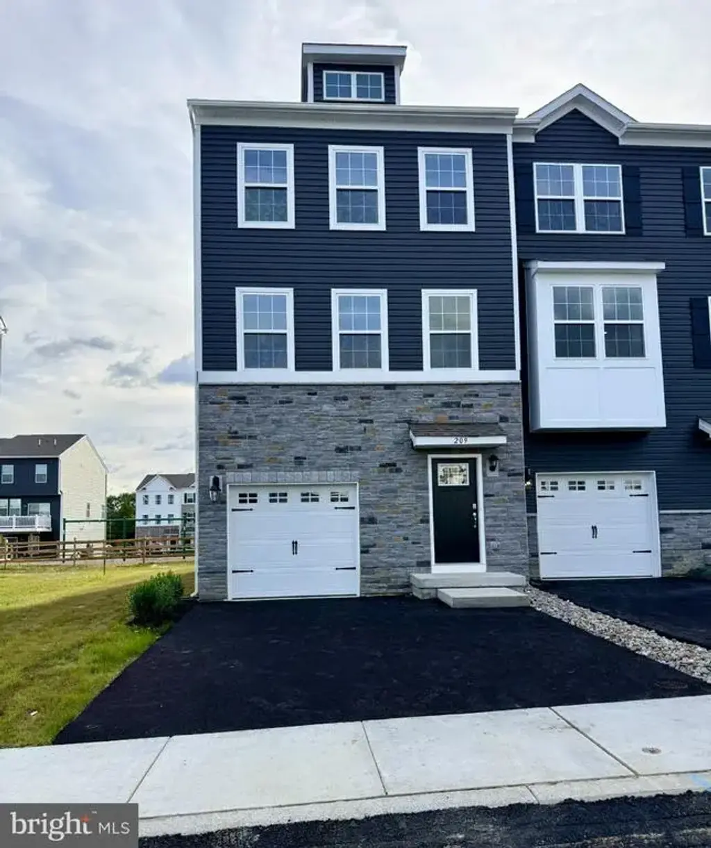 209 Independence Ct, SELLERSVILLE