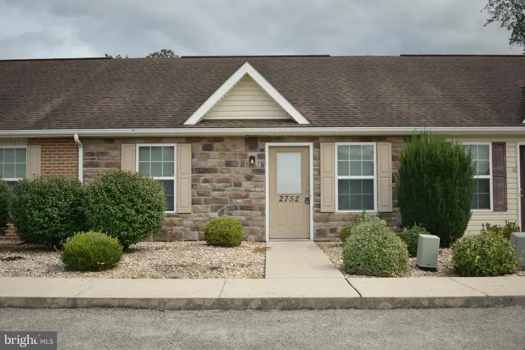 2752 Roosevelt Dr, CHAMBERSBURG