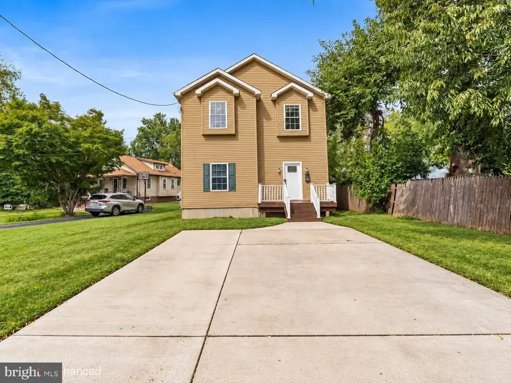225 Cedar St, MOORESTOWN