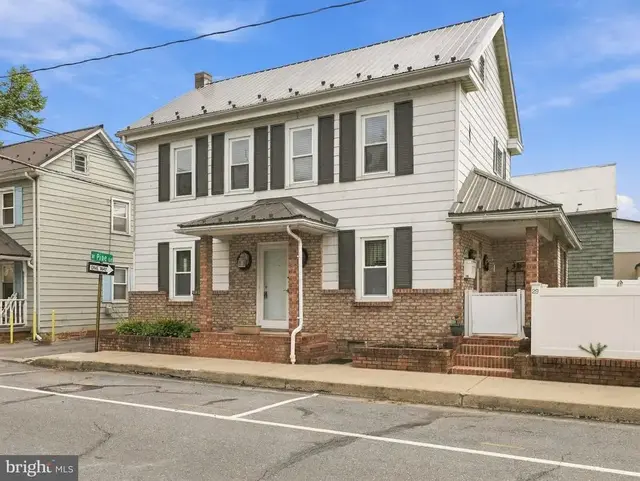 29 N Jefferson St, Greencastle