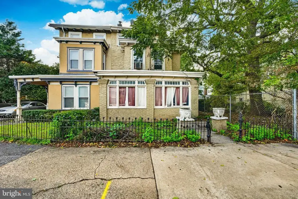 230 N 53rd St, PHILADELPHIA