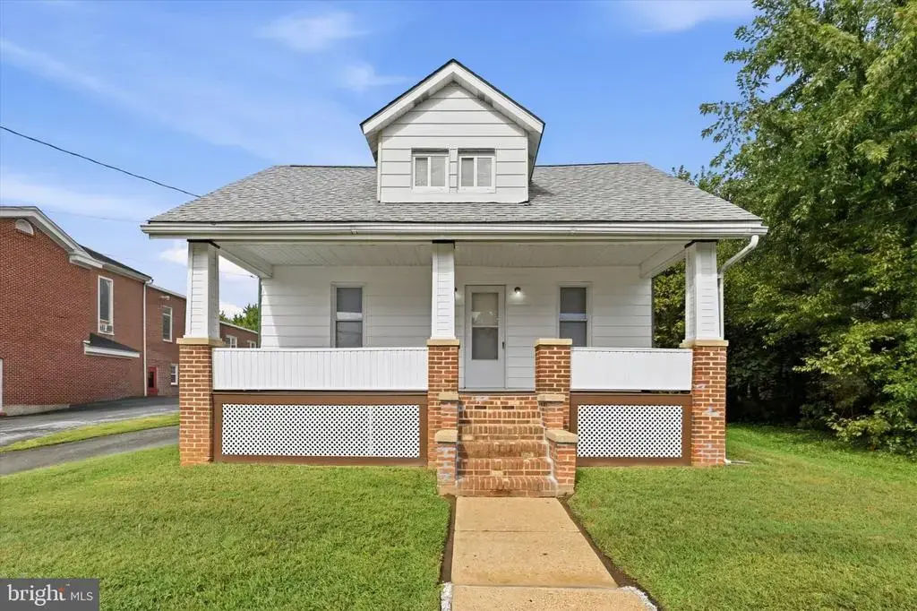 19 W Main St, CHRISTIANA