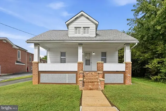 19 W Main St, Christiana