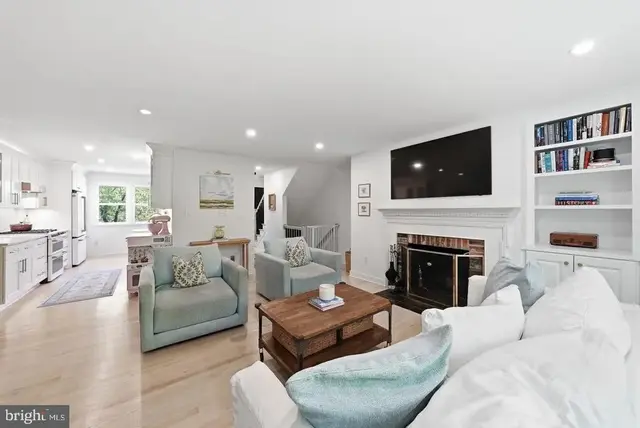 6328 Golf Course Sq, Alexandria