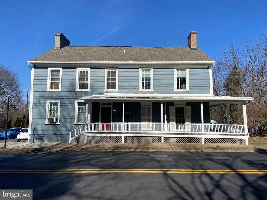 400 E Washington St #6, CHARLES TOWN