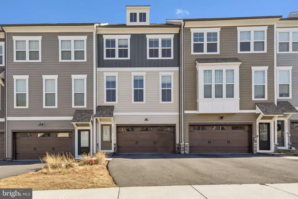 1697 Beech Leaf St, DUMFRIES