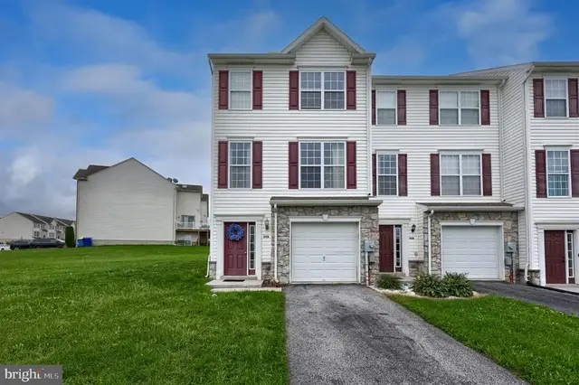 370 Mesa Ln, York