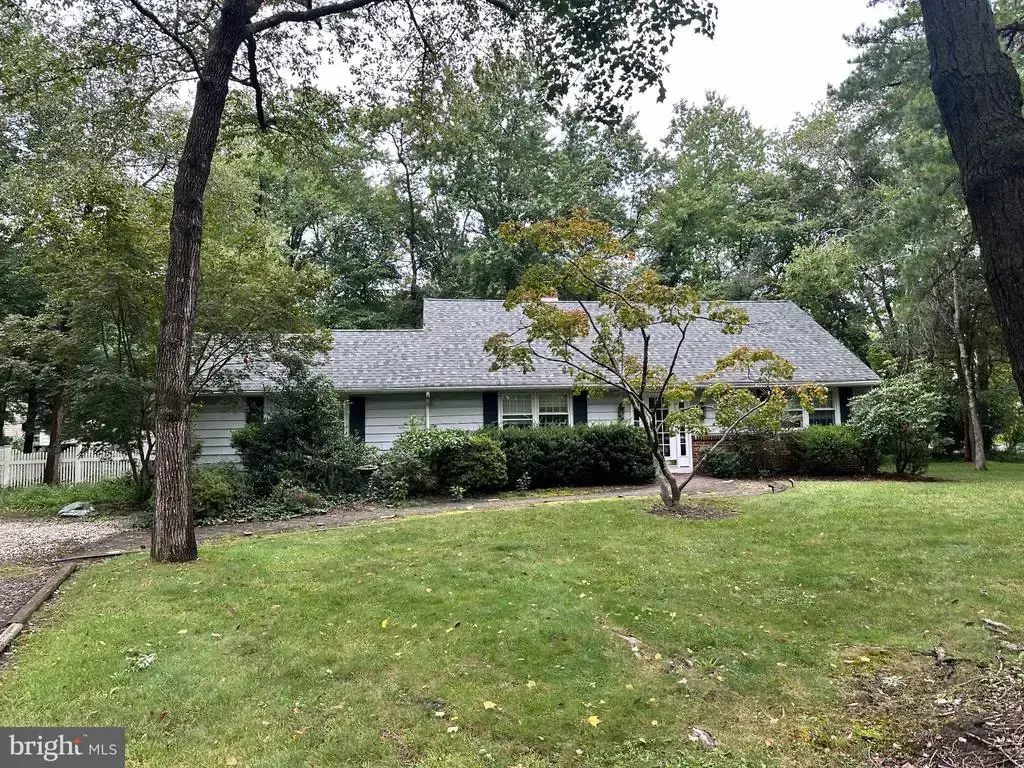 6 Miami Trl, MEDFORD LAKES