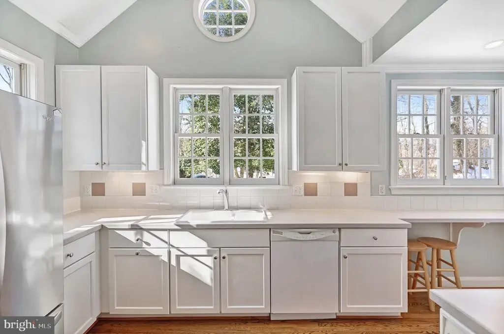 3916 Military Rd, ARLINGTON