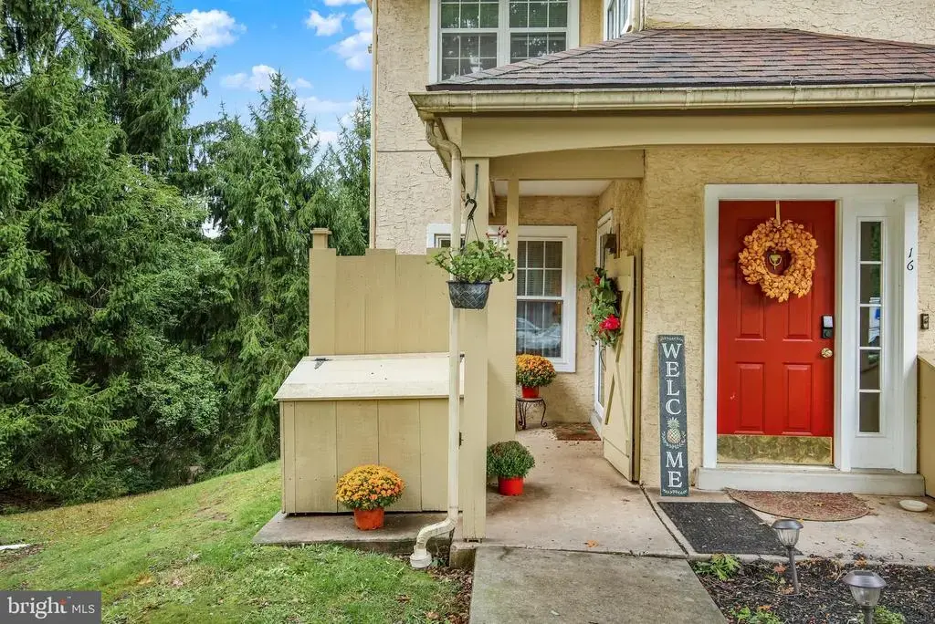 15 Tanglewood Dr, READING