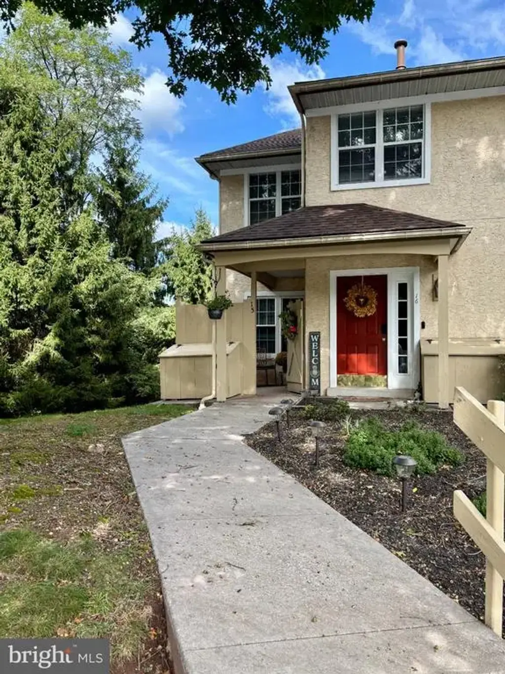 15 Tanglewood Dr, READING