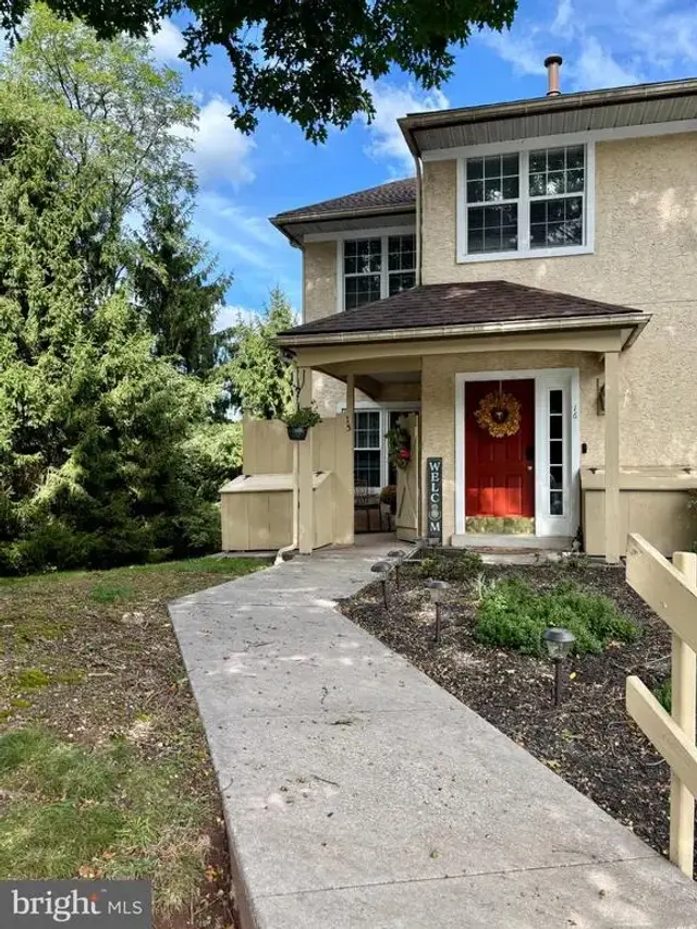 15 Tanglewood Dr, Reading