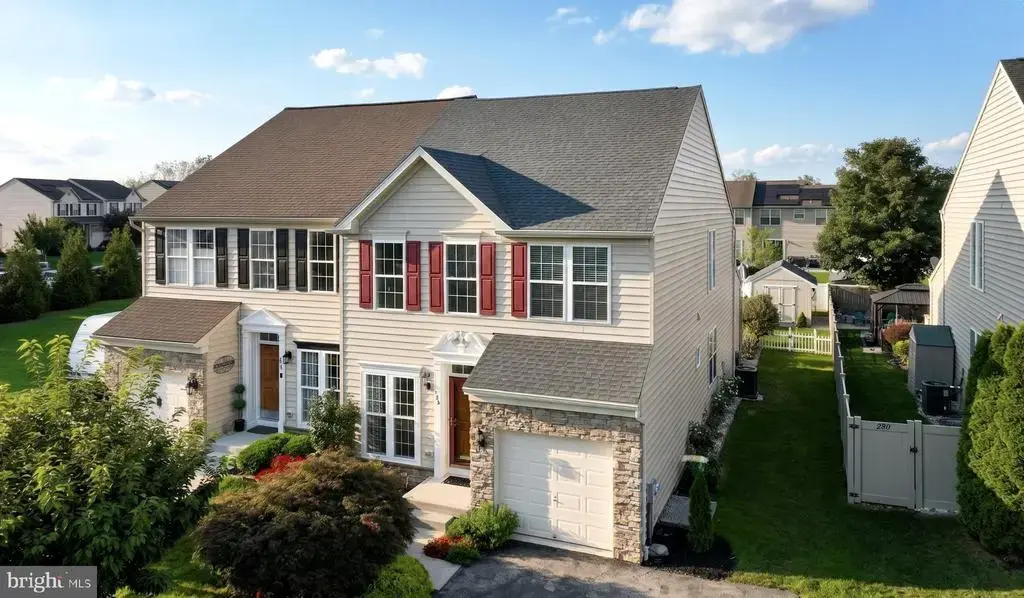 286 Maple Dr, HANOVER