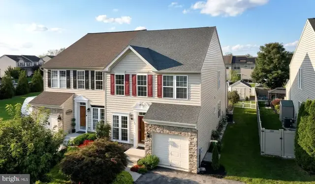 286 Maple Dr, Hanover