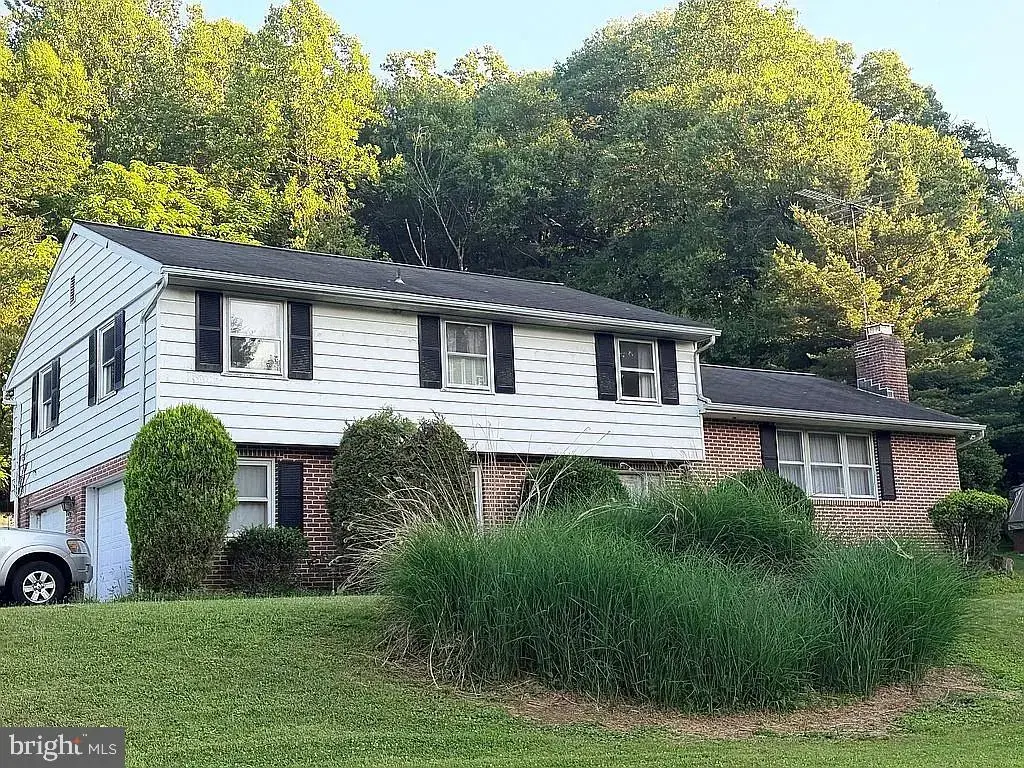 1040 Baker Rd, SINKING SPRING