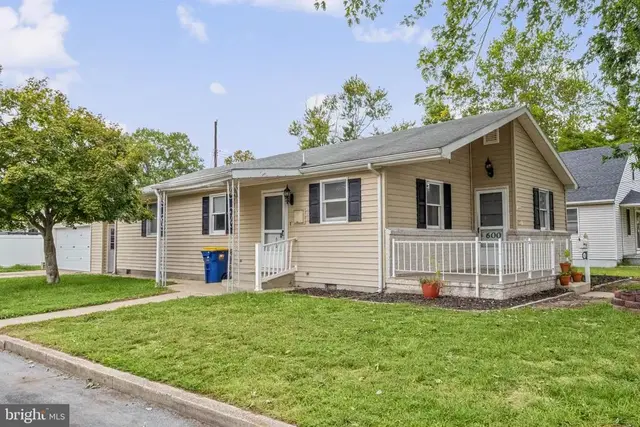 600 Elm Dr, Seaford