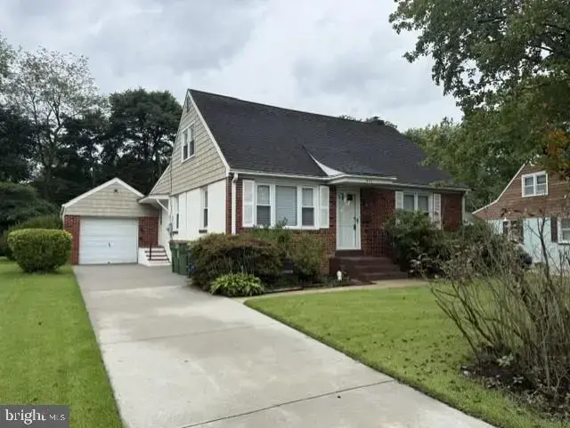 821 Kenyon Ln, Newark