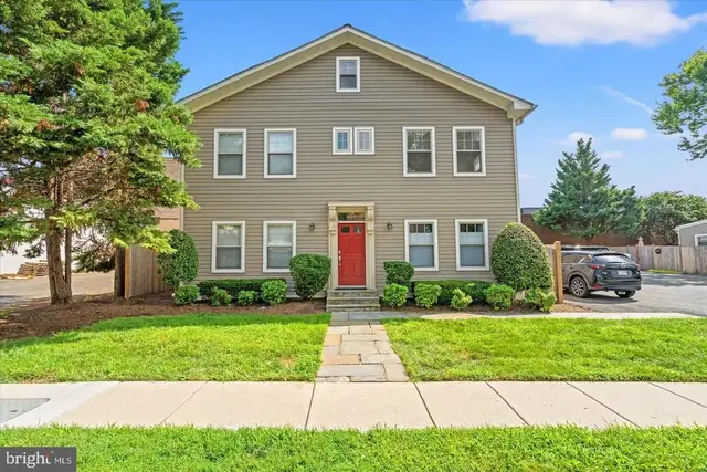 409 E Raymond Ave #6, Alexandria