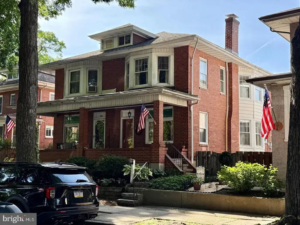 1557 Dauphin Ave, WYOMISSING